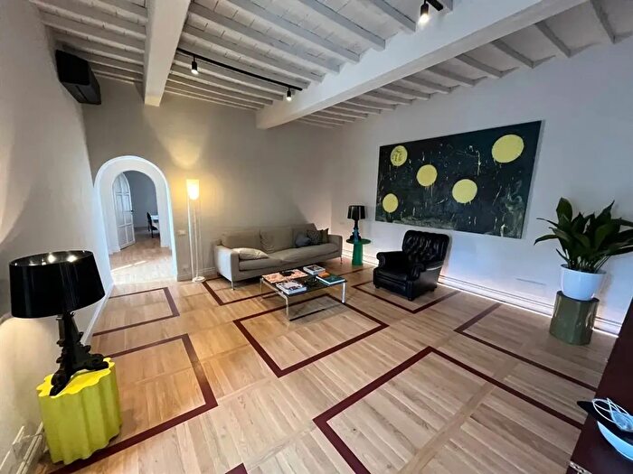 Appartamento con 7 locali in vendita in Arezzo