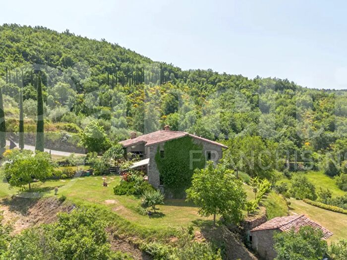 Casa con 10 locali in vendita in Santa Cristina, Gubbio