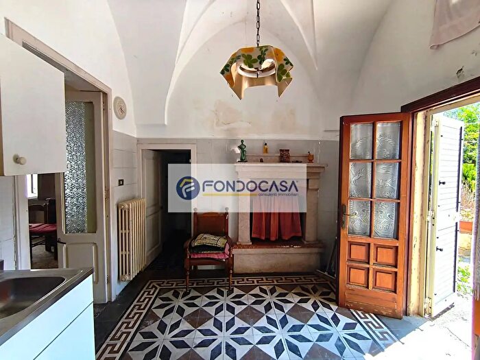 Casa con 6 locali in vendita in Via Marconi, Spongano