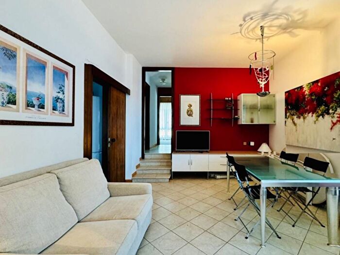 Appartamento con 5 locali in affitto in Via Giotto, Pietrasanta