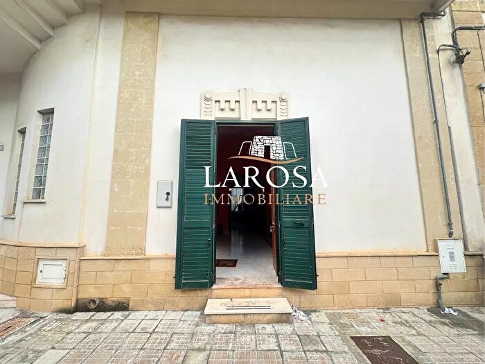 Casa con 6 locali in vendita in Vernole