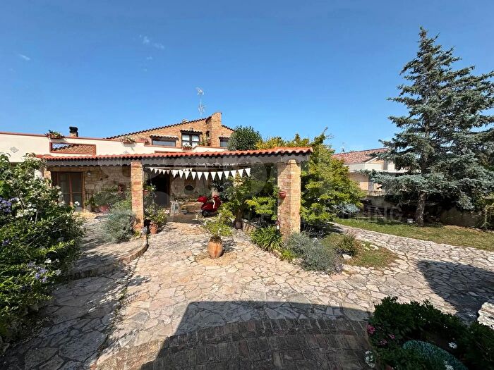Casa con 7 locali in vendita in Termoli