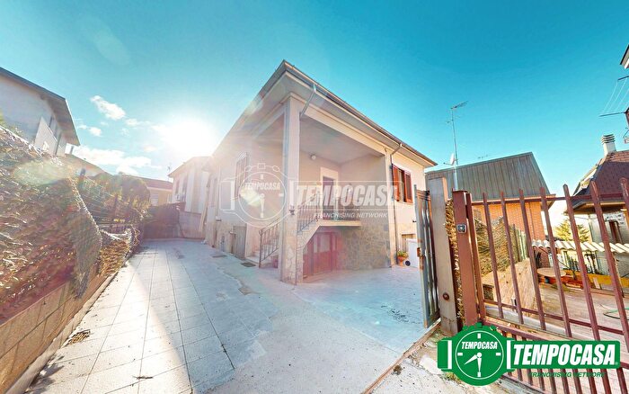 Casa quadrilocale in vendita in Valenza