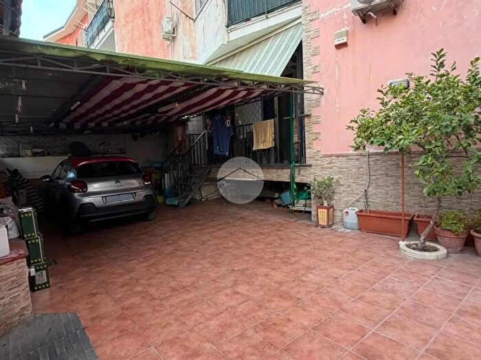 Appartamento con 5 locali in vendita in Via Luigi Volpicella, Napoli