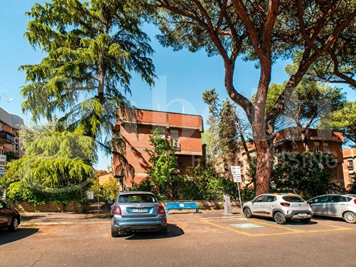 Appartamento bilocale in vendita in Viale Oscar Sinigaglia, Roma