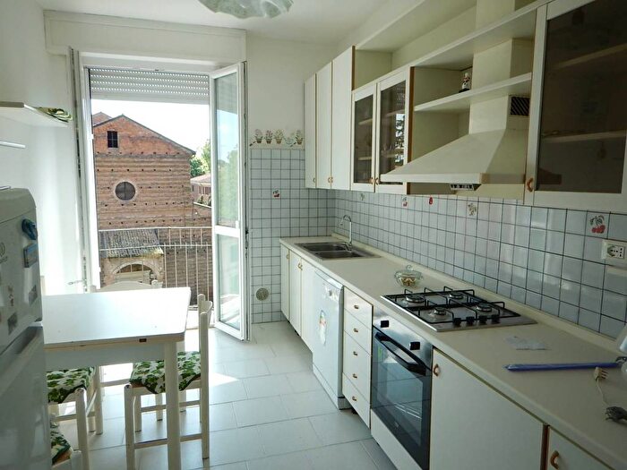 Appartamento con 5 locali in affitto in Via Mortara, Centro Storico, Ferrara