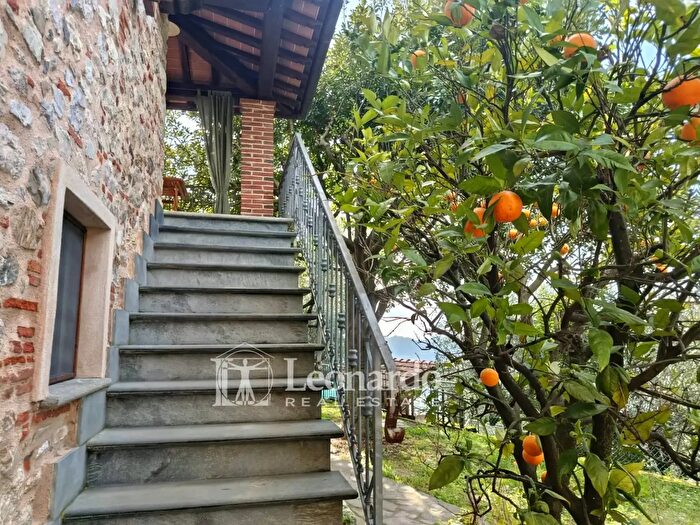 Casa con 7 locali in vendita in Via Scarpello, Camaiore