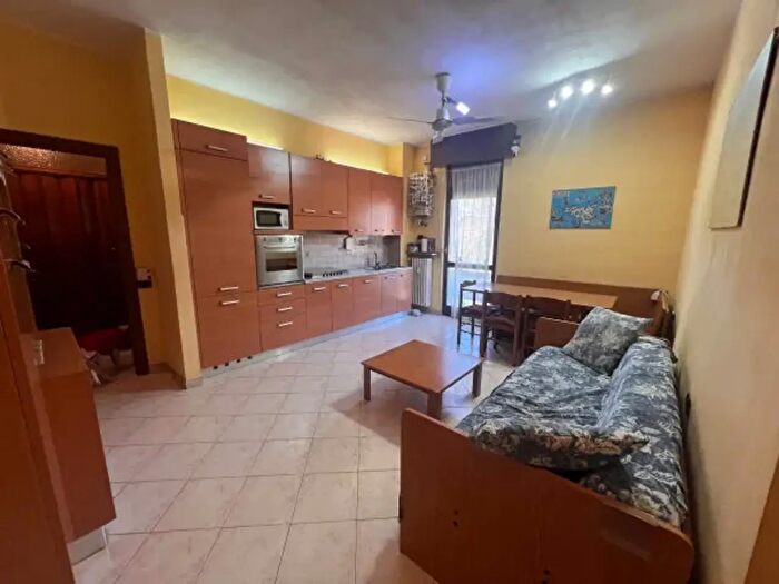 Appartamento trilocale in vendita in Via Giuseppe Mazzini, Locate Varesino
