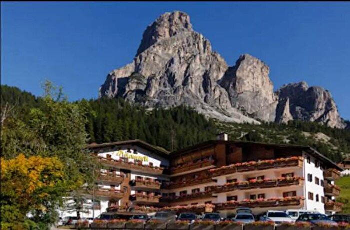 Appartamento bilocale in vendita in Strada Sassongher, Corvara In Badia