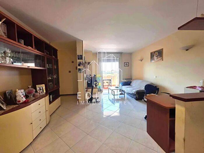 Appartamento con 5 locali in vendita in Montignoso
