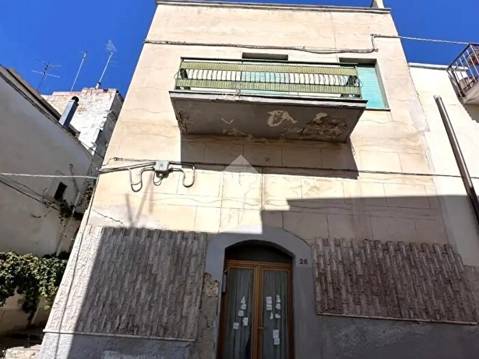 Casa trilocale in vendita in Vico Marco Anneo Lucano, Canosa Di Puglia