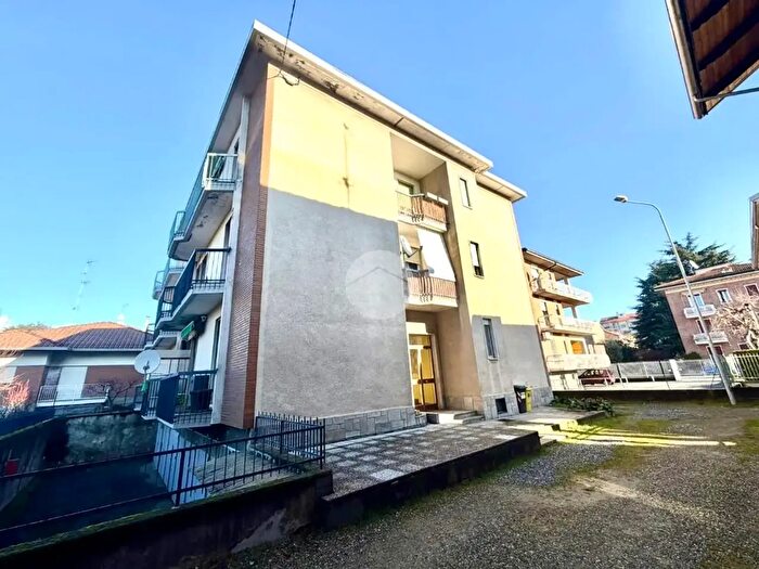 Appartamento con 6 locali in vendita in Via Zubiena, Biella