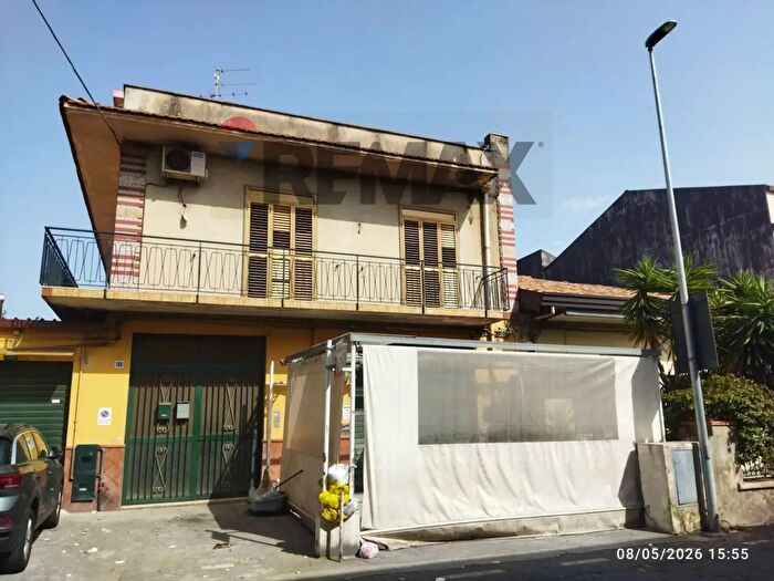 Appartamento con 7 locali in vendita in Via Morgioni, San Gregorio Di Catania