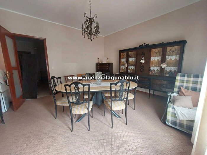 Casa con 7 locali in vendita in Via Salemi, Mazara Del Vallo