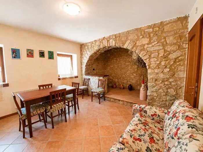 Casa quadrilocale in vendita in Frazione Presegno, Lavenone