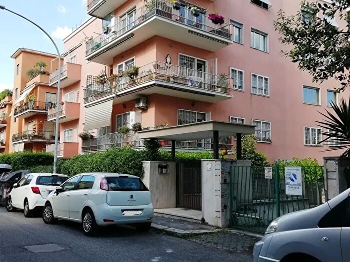 Appartamento bilocale in affitto in Via Montasio, Roma