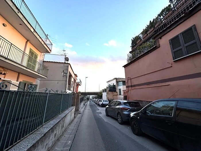 Appartamento trilocale in vendita in Via Torre dei Franchi, Napoli