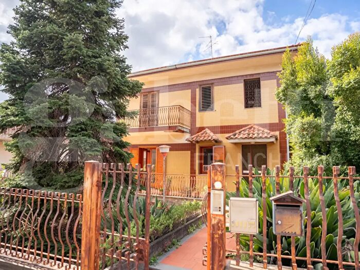 Appartamento con 5 locali in vendita in Via Giorgio La Pira, Pedara