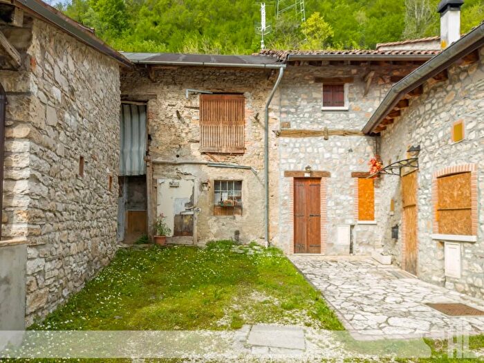 Casa quadrilocale in vendita in Cison Di Valmarino