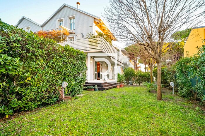 Appartamento trilocale in vendita in Via Tacito E Cervia, Cervia