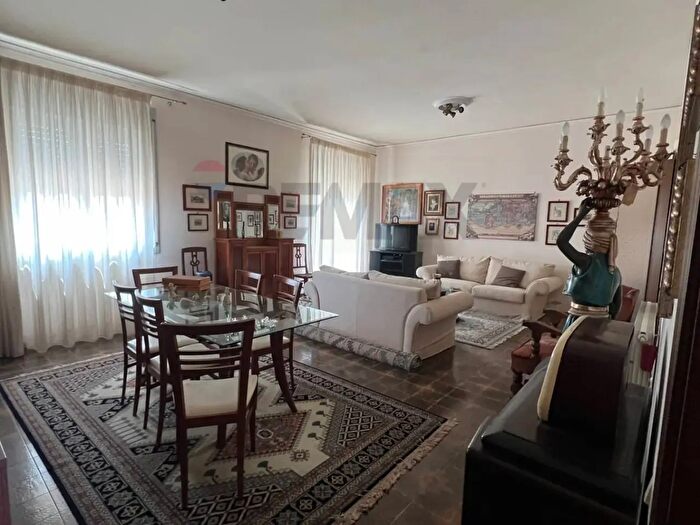 Appartamento con 7 locali in vendita in Siracusa