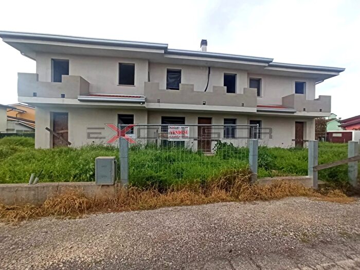 Casa quadrilocale in vendita in Corso Risorgimento Porto Viro, Taglio Di Po