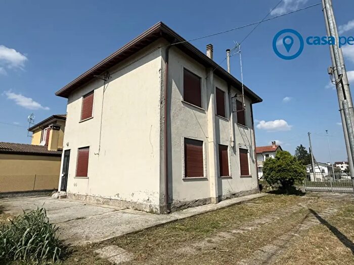 Casa quadrilocale in vendita in Via Antonio Gramsci, Gavello