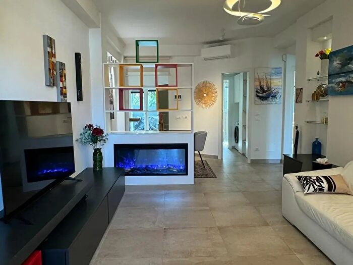 Appartamento quadrilocale in vendita in Montignoso