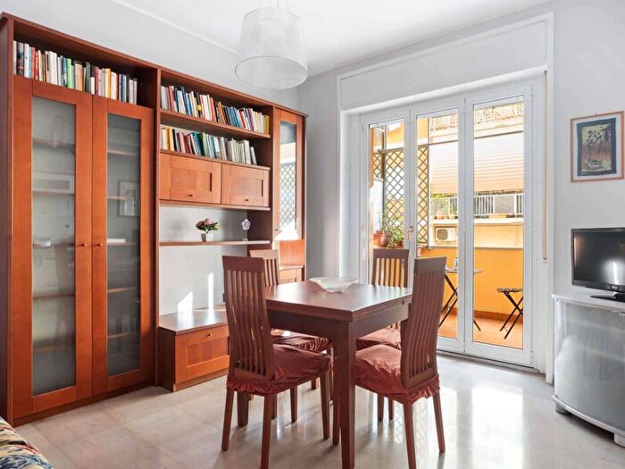 Appartamento trilocale in affitto in Via Tommaso da Celano, Appio Latino, Roma