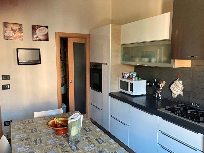 Appartamento trilocale in affitto in Via Giuseppe Galliano, Porta al Prato San Jacopino, Firenze