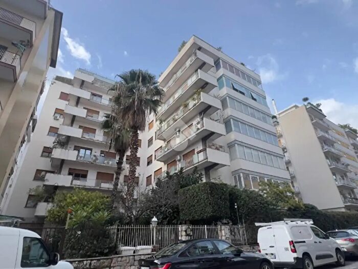 Appartamento trilocale in vendita in Via Veneto, Palermo