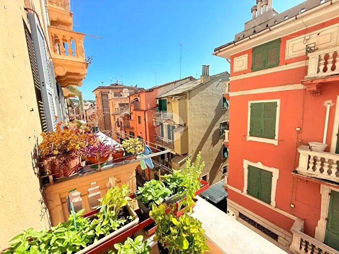 Appartamento quadrilocale in vendita in Via Andrea Costa, Genova