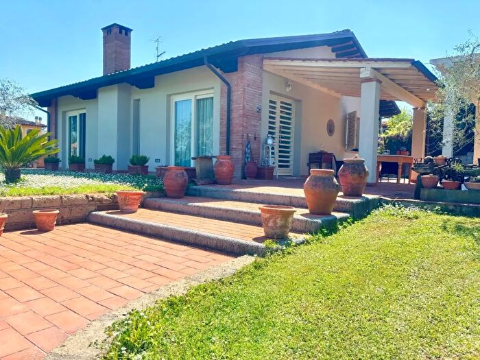 Casa con 7 locali in vendita in San Miniato