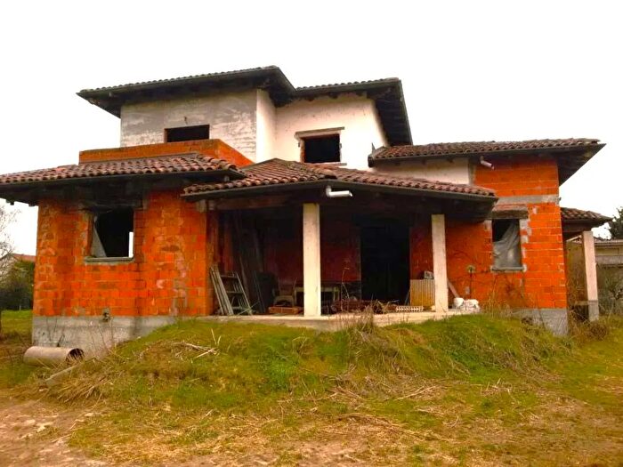 Casa con 5 locali in vendita in Via Roma, Confienza