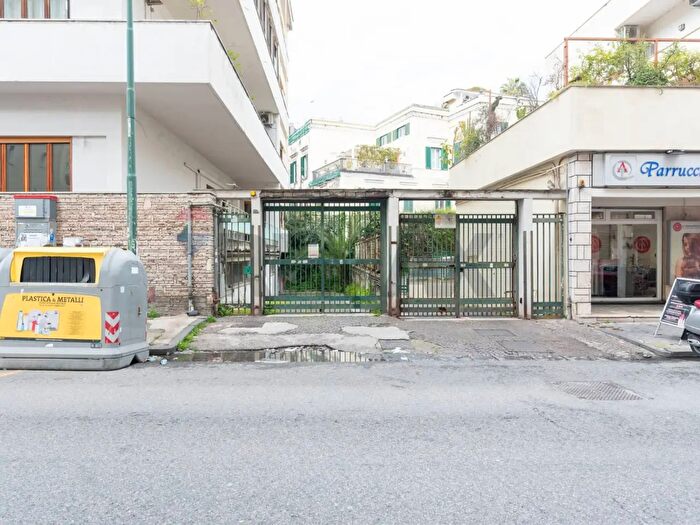 Appartamento con 5 locali in vendita in Via Michelangelo Schipa, Napoli