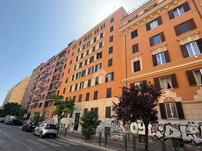 Appartamento bilocale in vendita in Via Vercelli, Roma