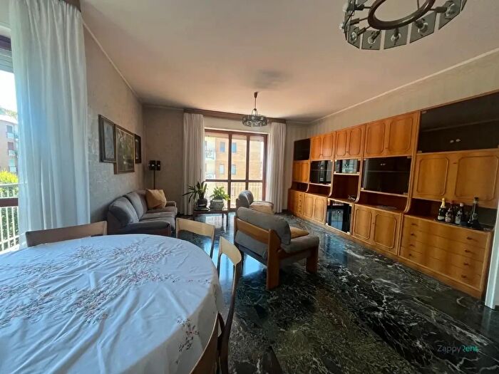 Appartamento trilocale in affitto in Viale Famagosta, Milano