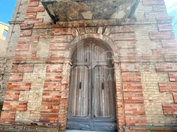 Casa con 7 locali in vendita in Montecassiano