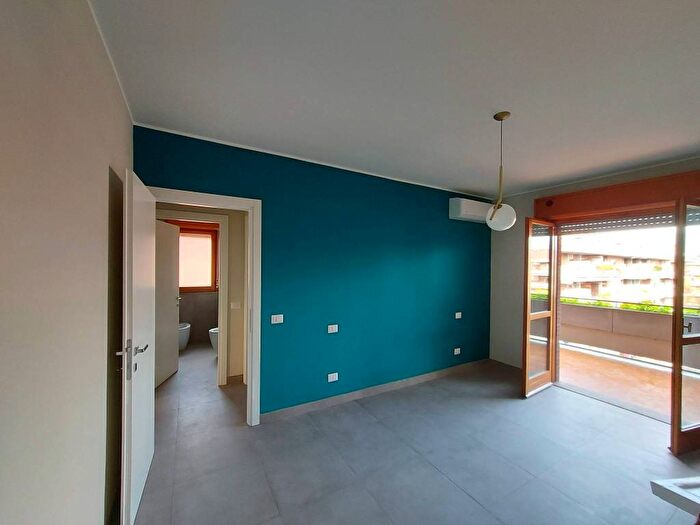 Appartamento trilocale in affitto in Via Berna, Torrino, Roma