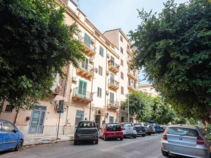 Appartamento quadrilocale in affitto in Via Pietro d'Asaro, Zisa, Palermo
