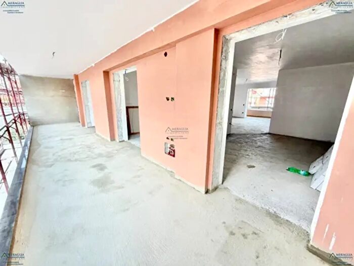 Appartamento quadrilocale in vendita in Via Francesco Saverio Nitti, Parete