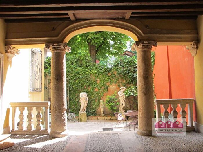 Appartamento con 5 locali in affitto in Contrà Apolloni, Centro Storico, Vicenza