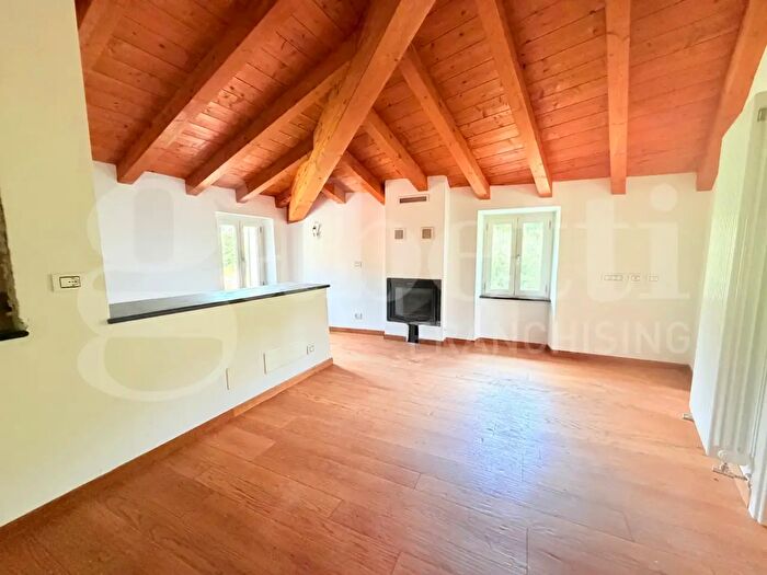 Casa con 16 locali in vendita in Via Ca De Bo', Finale Ligure