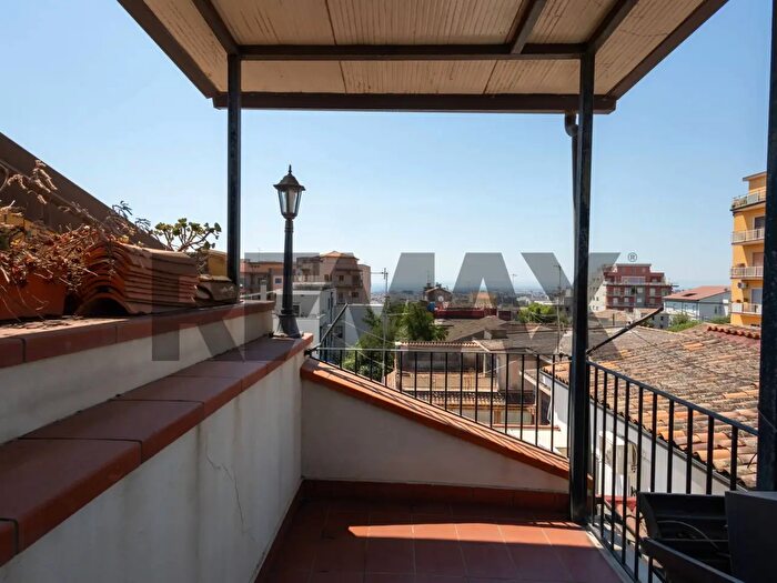 Appartamento con 5 locali in affitto in Via Francesca Corso, Catania