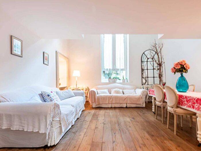 Appartamento trilocale in affitto in Via Andrea Appiani, Porta Nuova, Milano