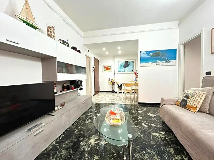 Appartamento trilocale in vendita in Corso Europa, Genova