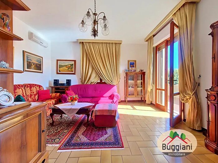 Casa con 11 locali in vendita in Fucecchio