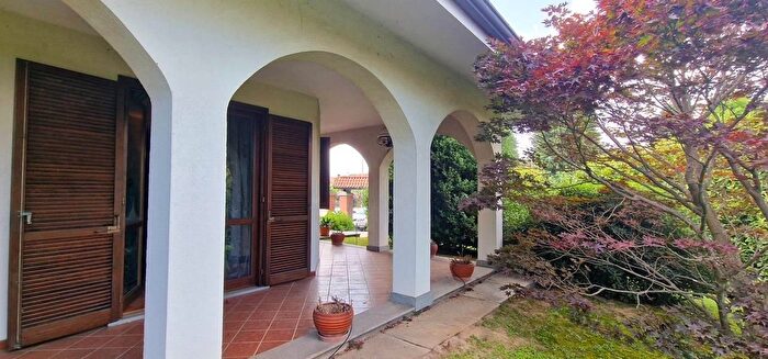 Casa con 9 locali in vendita in Via Guido Gozzano, Salassa