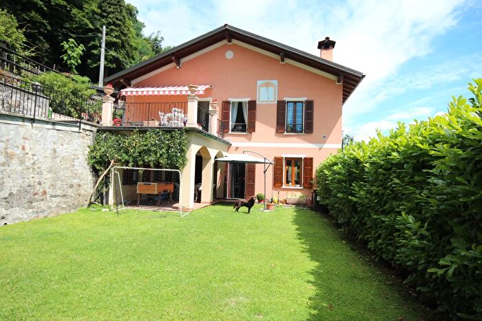 Appartamento trilocale in vendita in Via Nazionale, Cannobio