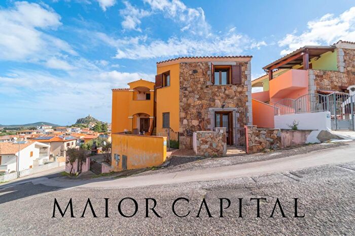 Casa trilocale in vendita in Via Grazia Deledda, Posada